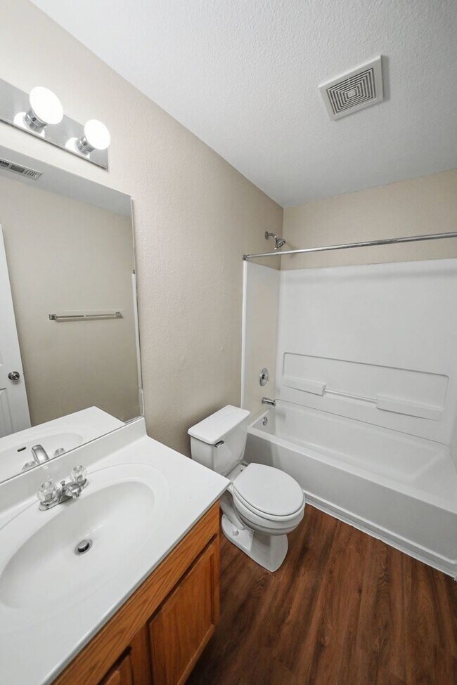 Building Photo - 11114 Hillsdale Loop