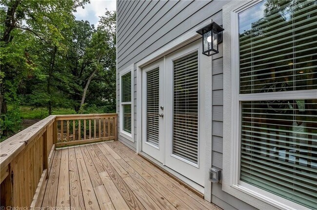 Building Photo - 1512 N Gregg Ave