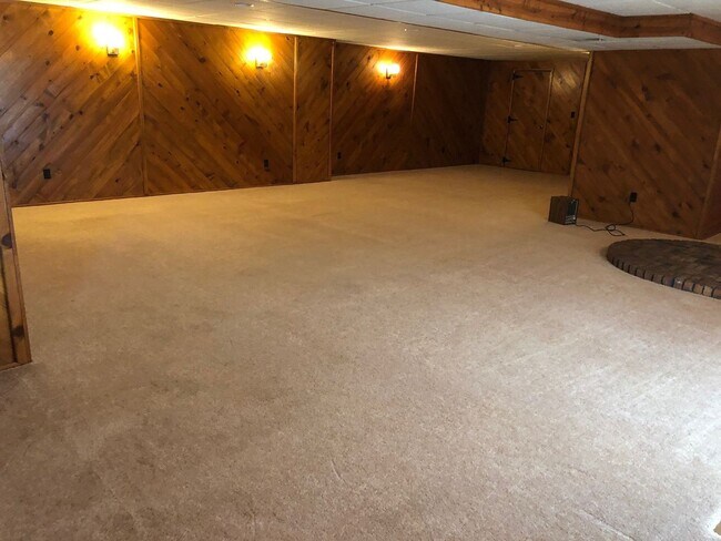 Building Photo - 4Bed/3Bath, Ranch-Style Home in Wooded Area