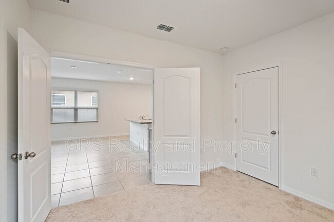 Building Photo - 739 Chinoy Rd