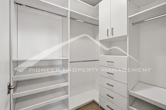 Building Photo - Modern Condo with Washer/Dryer and Central AC