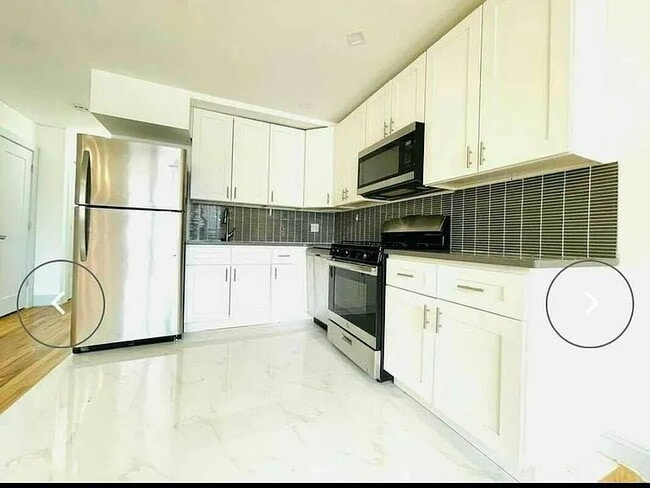 Building Photo - Make this amazing place your new home!