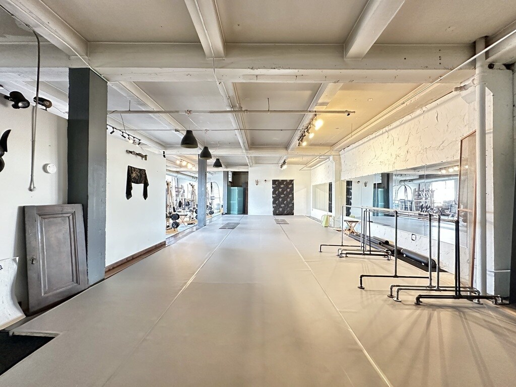 Building Photo - 3144 W Carroll Ave