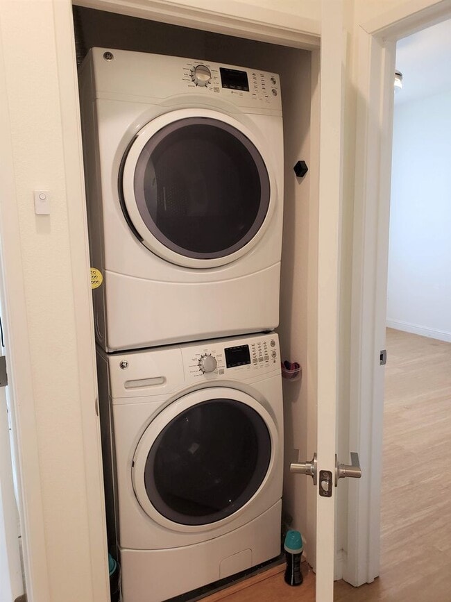 Building Photo - Otay Mesa: 2bd/3.5ba Playa Del Sol Multi Level Townhome