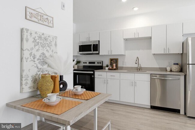 Building Photo - 915 N Broad St