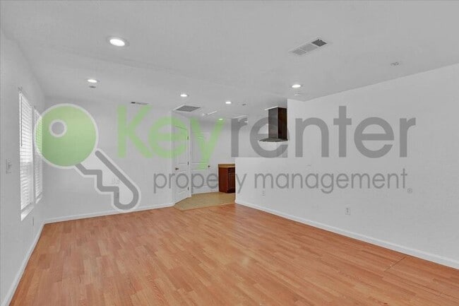 Building Photo - 2313 Piercy Way