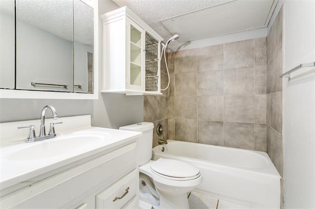 Building Photo - 5400 Dunson Dr