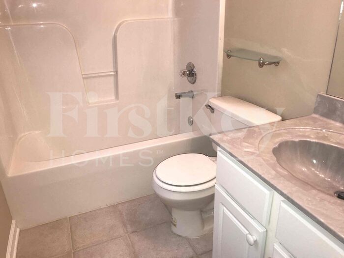 Building Photo - 995 Nesting Wood Cir W