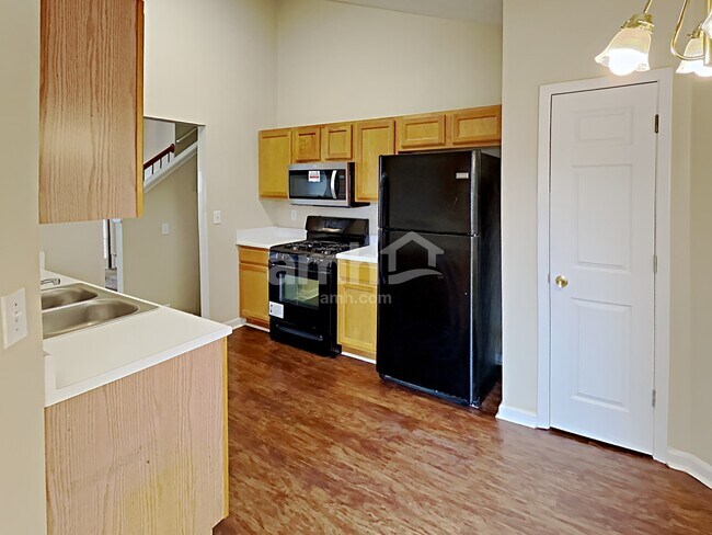 Building Photo - 4865 Lake Park Ln