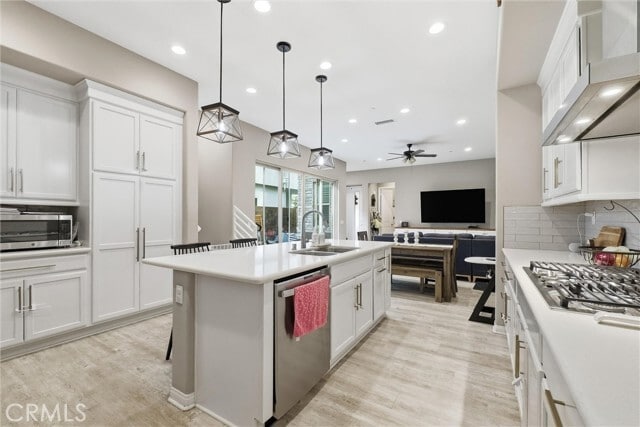 Building Photo - 155 Spectacle