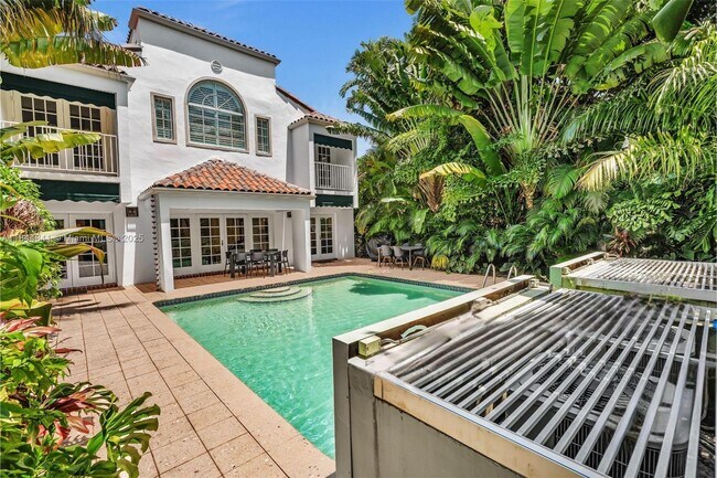 Building Photo - 2516 San Domingo St