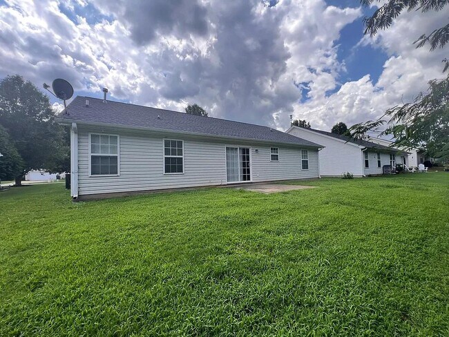 Building Photo - 103 Landing Ln