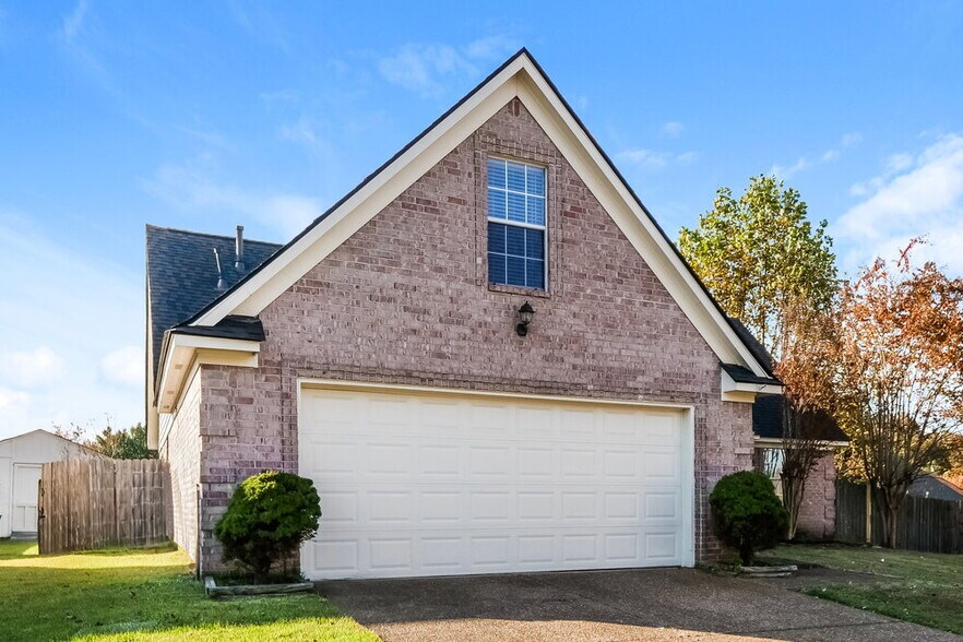 Building Photo - 115 Winding Creek Dr