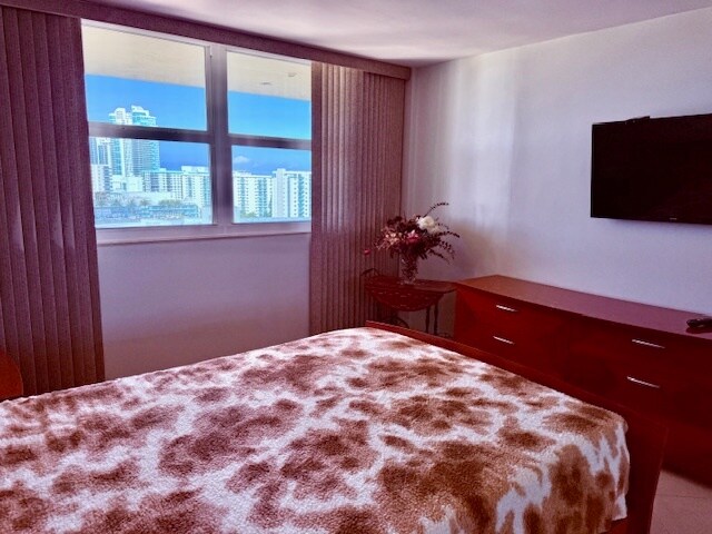 Building Photo - 1833 S Ocean Dr