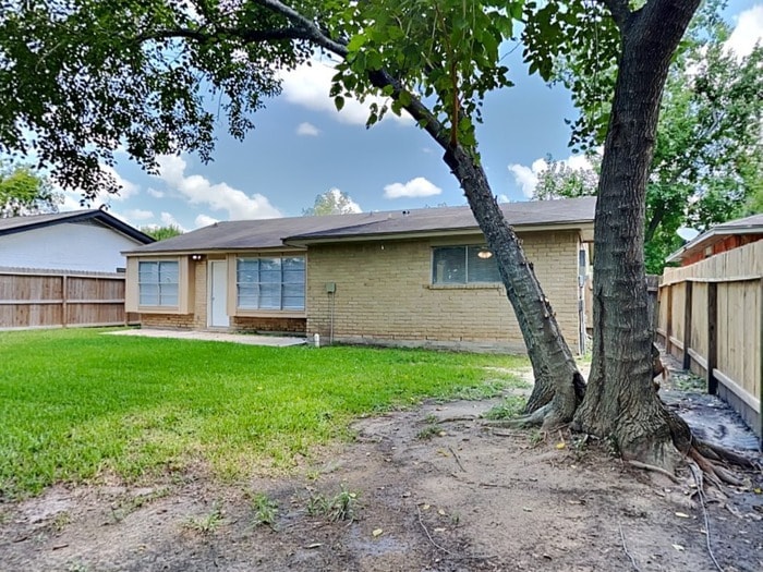 Building Photo - 16910 Barcelona Dr