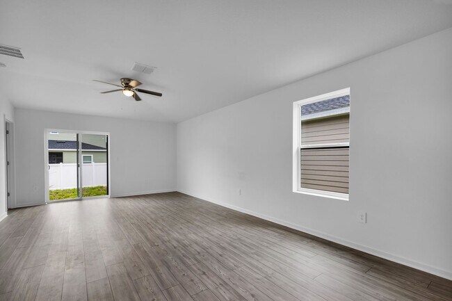 Building Photo - SW Ocala 3/2 Home in Marion Ranch
