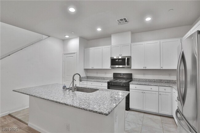 Building Photo - 3173 Arco Ave