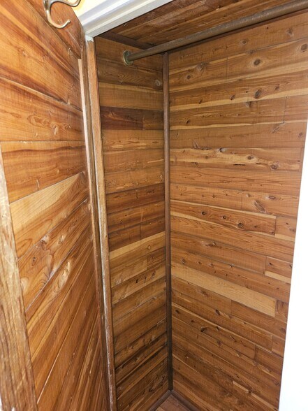 Building Photo - 1424 W 37th Dr