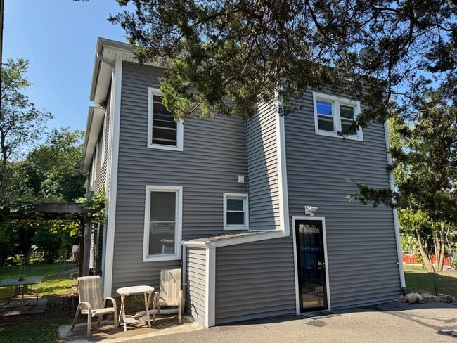 Building Photo - 190 Waite St
