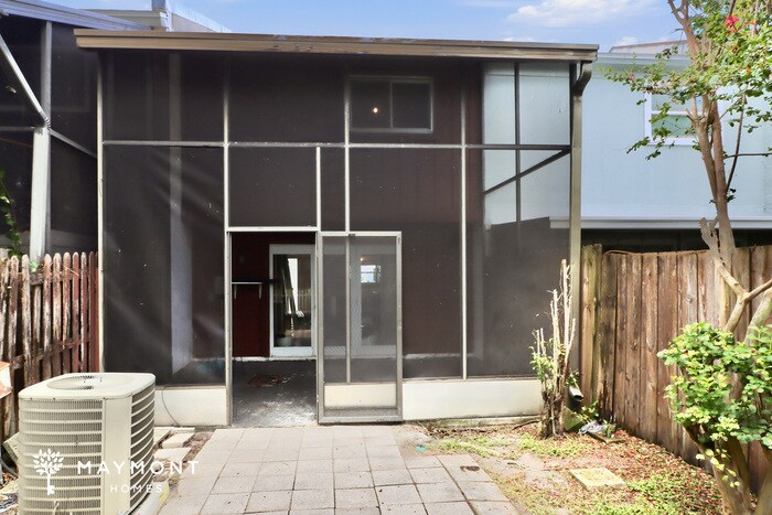 Building Photo - 3040 S Pines Dr