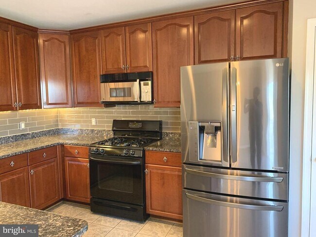 Building Photo - 3384 Governors Crest Ct