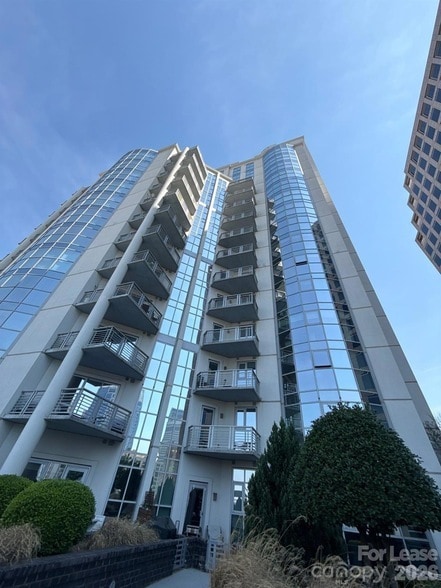 Building Photo - 333 W Trade St