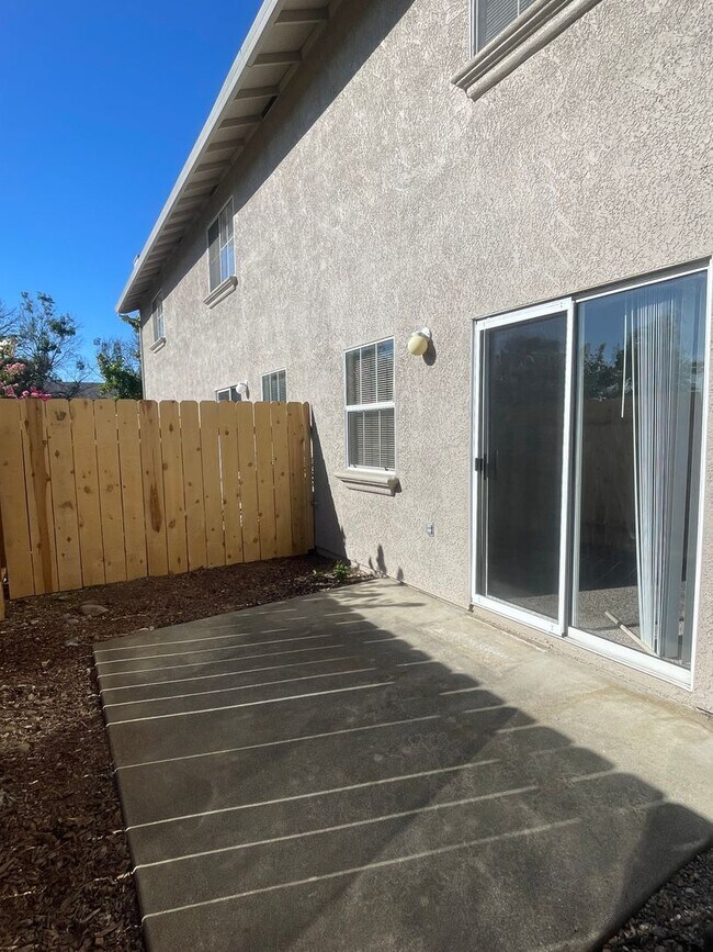 Building Photo - 1390 Serrano Pl