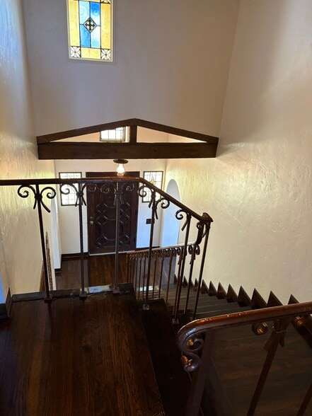 View of entryway - 3917 6th Ave