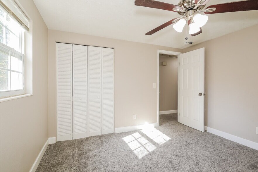 Building Photo - 126 Aries Dr