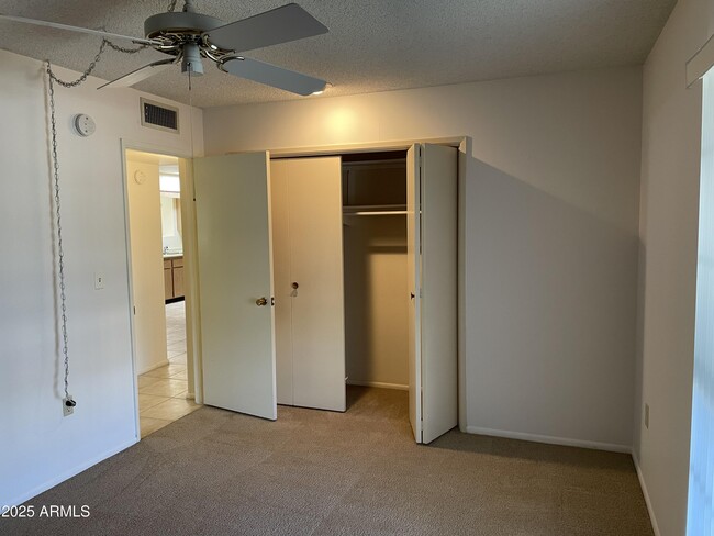 Building Photo - 10729 W El Capitan Cir