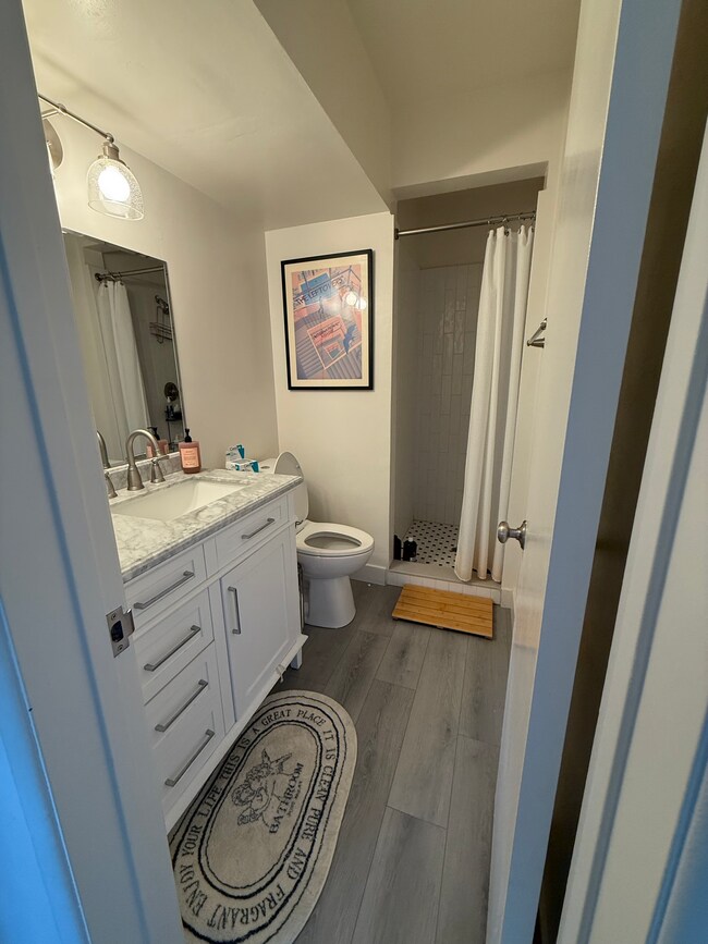 Guest Bathroom - 1120 Arizona Ave