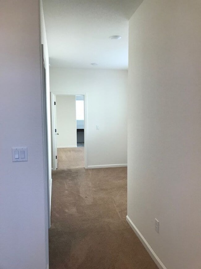 Building Photo - Two Story Home in Natomas, 3 bd/2.5ba, 2 c...
