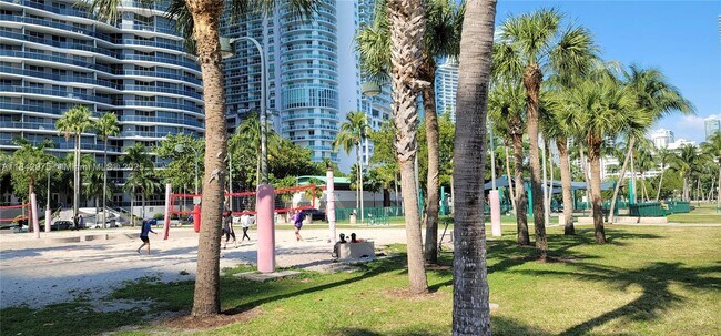 Building Photo - 1750 N Bayshore Dr