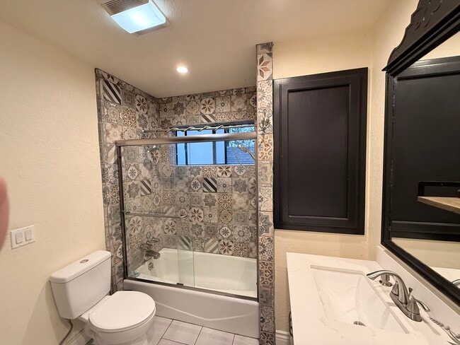 Building Photo - 27464 Meadow Dr