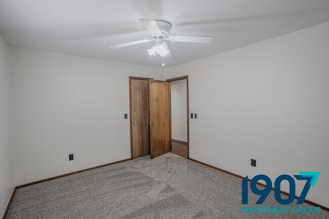 Building Photo - 1433 SW 93rd St