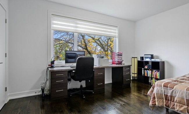 Building Photo - 2050 N Hamlin Ave