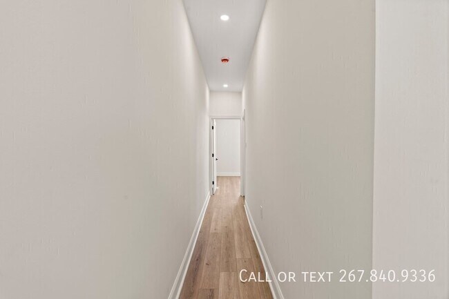 Building Photo - 2921 W Oxford St