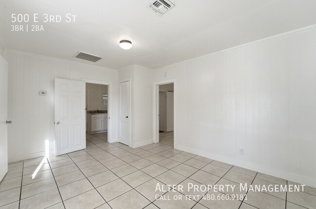 Building Photo - 500 E 3rd St