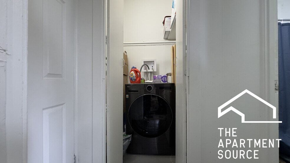 Building Photo - 1630 N Fairfield Ave