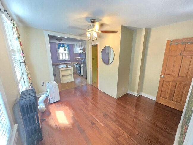 Building Photo - Beautiful 2 Bedroom 1.5 Bathrooms Patterson Park