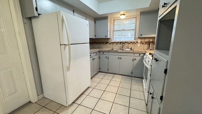 Building Photo - 202 Gross St