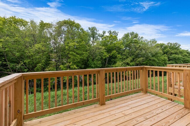 Building Photo - 2 Bedroom Pet Friendly Townhome For Rent N...