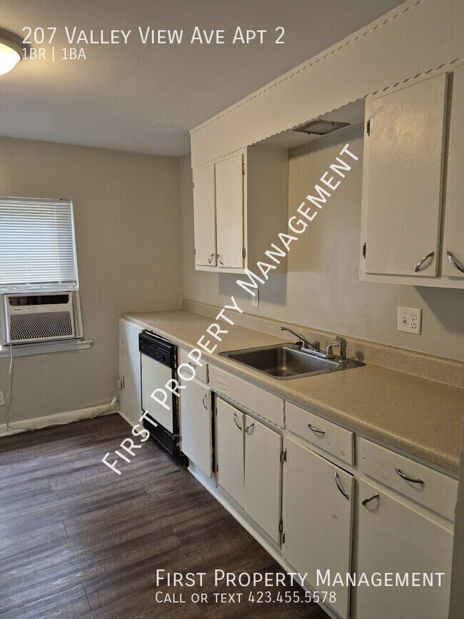 Primary Photo - 207 Valley View Ave
