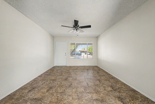 Building Photo - Beautiful 3 Bedroom Home with Large Grass Yard