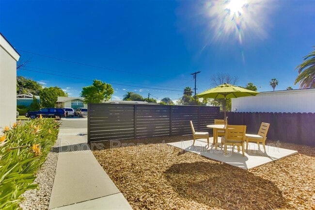 Building Photo - 5318 Saxon St