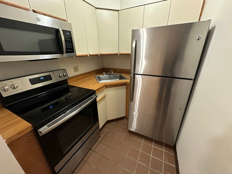 Building Photo - 79 Essex St