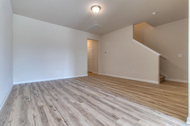 Building Photo - Beautiful 3BR/2.5BA Townhome in Columbia!