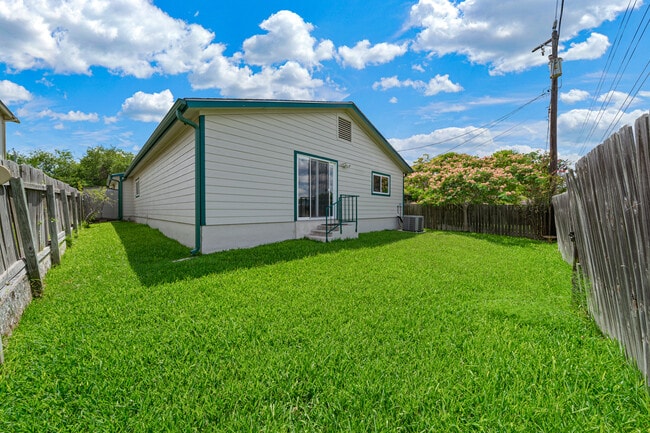 Building Photo - 4527 Stradford Pl