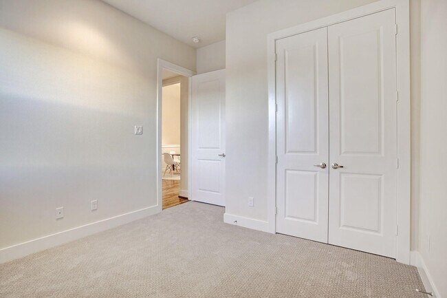 Building Photo - 2926 Alice St