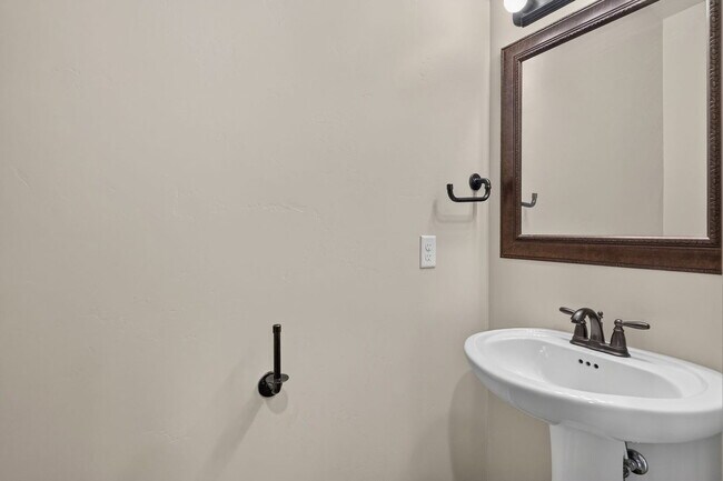 Building Photo - 2665 E 3630 S
